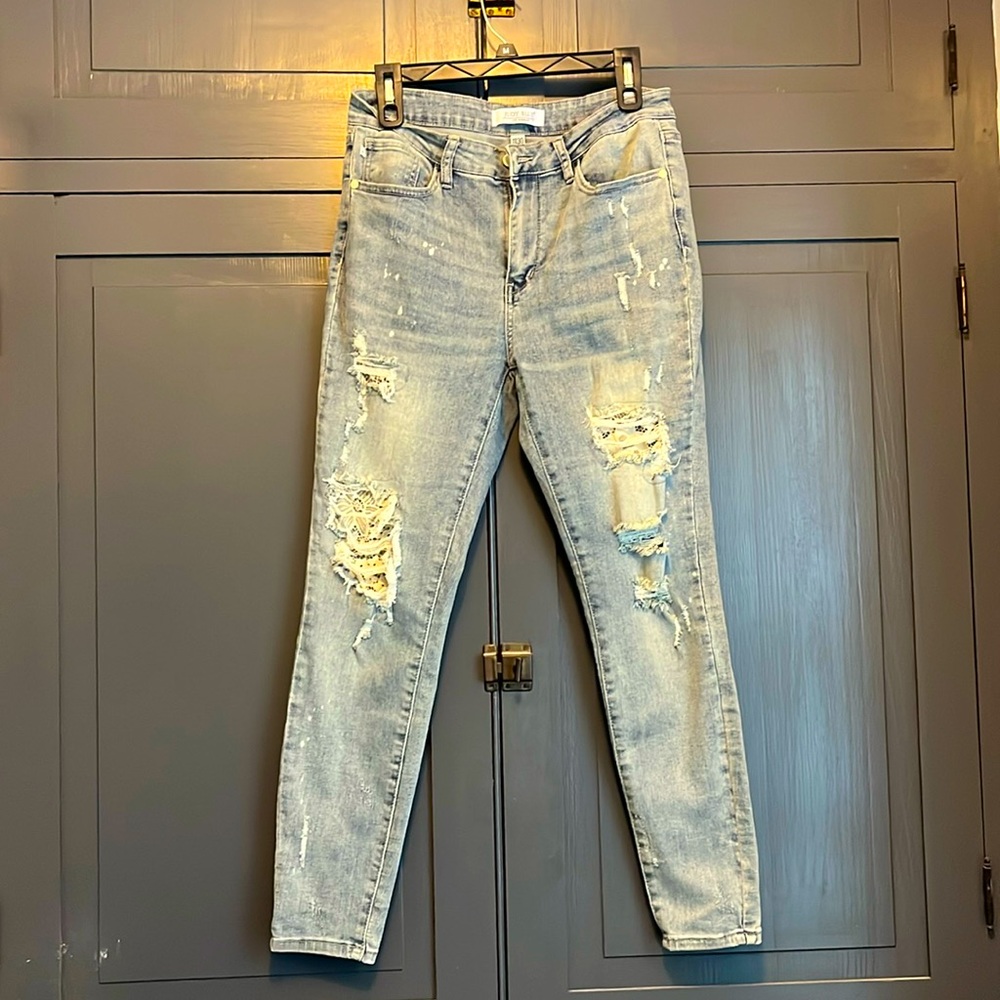 Judy Blue distressed skinny jean size 11/30